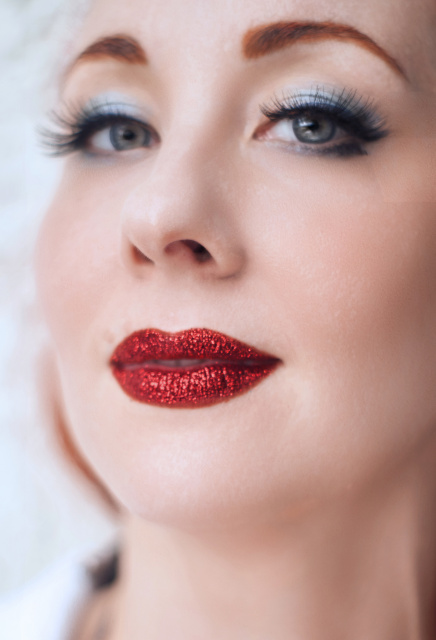 Ruby Lips: glitter lips kit in "Ruby"